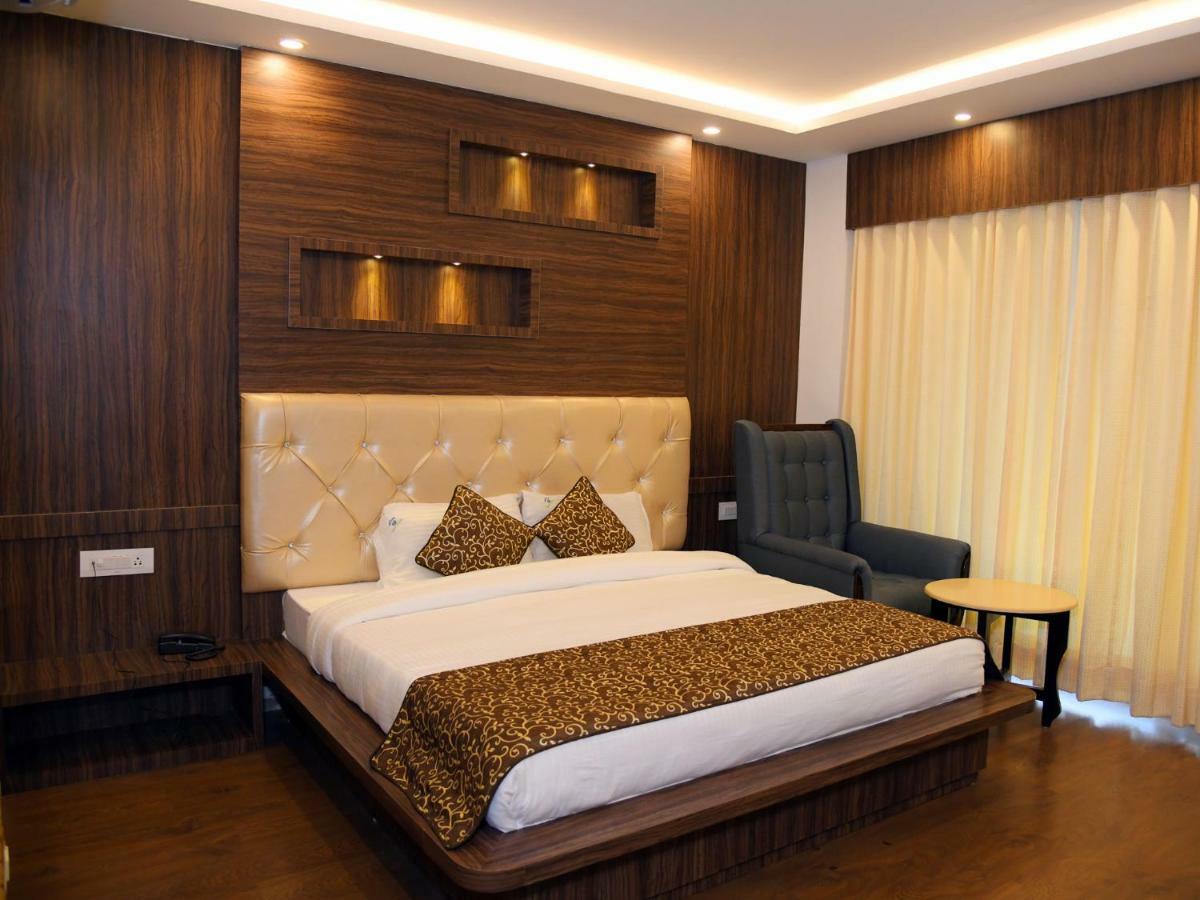 Hotel Trinity Heights Мак-Леод-Гейндж Экстерьер фото