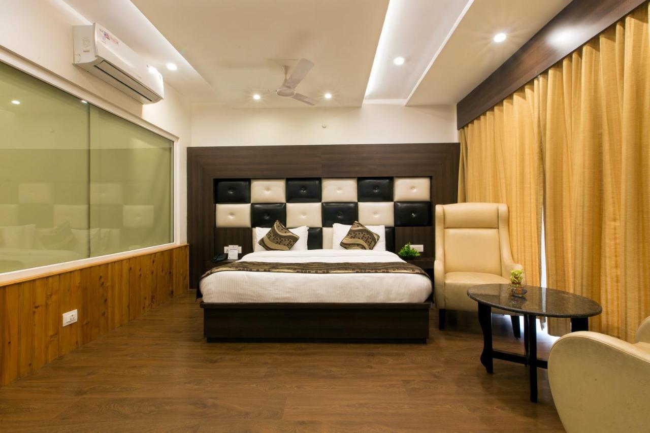 Hotel Trinity Heights Мак-Леод-Гейндж Экстерьер фото